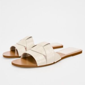 The super popular Zara leather crossed sandal in white!!! Size 8!